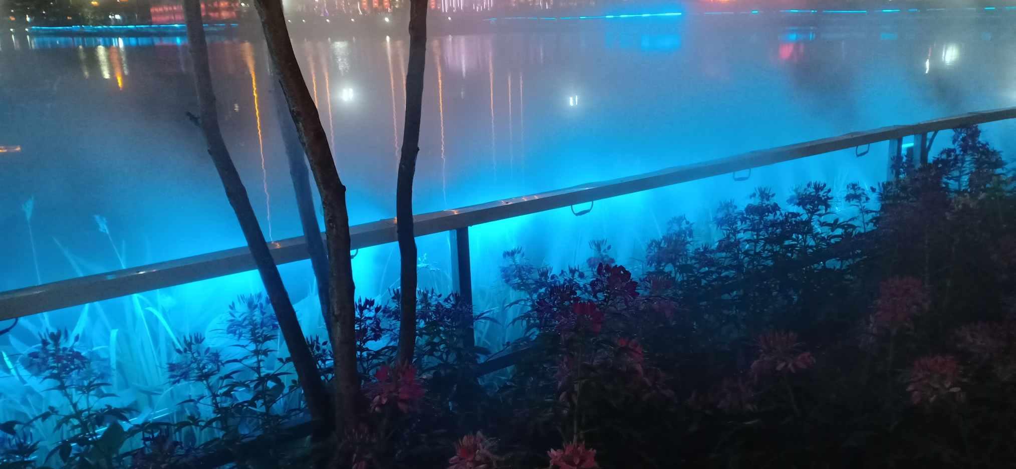 以前她暗示我，后来我说你不喜欢为什么还要暗示，现在她就说怕我想多了，还说她很怕我。我没做什么呀？